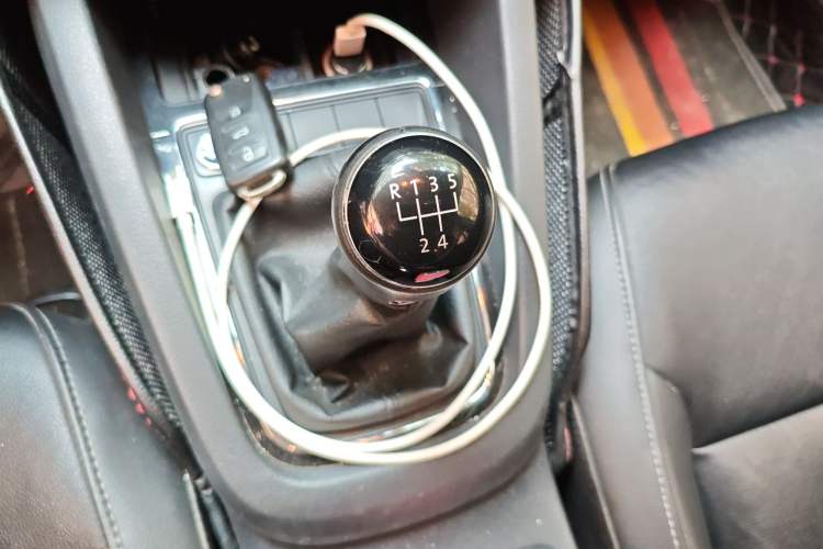 Used Volkswagen Sagitar 2018 1.6L Manual Comfort Model Gear Lever