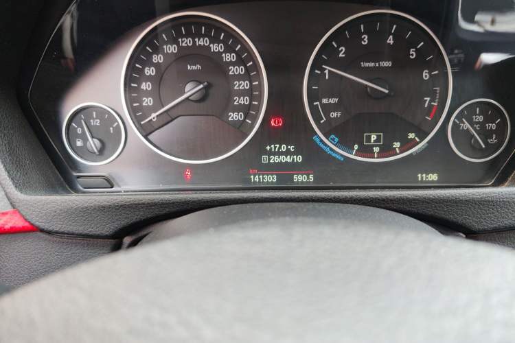 Used BMW 3 Series 2017 320Li Fashion Model Odometer Close Up