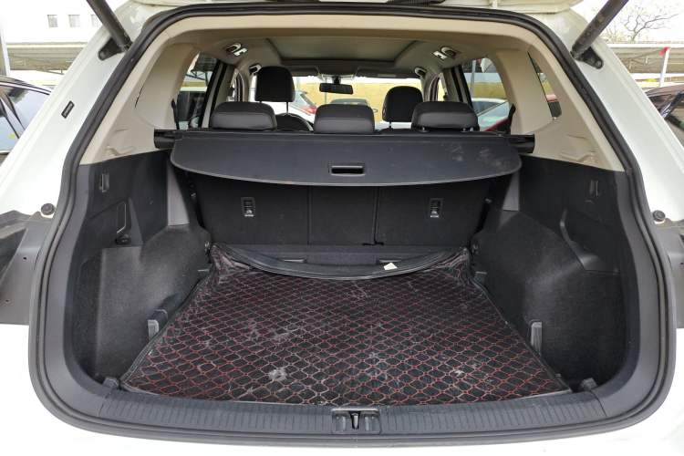 Used Volkswagen Tiguan L 2023 Revised Version 330TSI Automatic Two-Wheel Drive Smart Enjoyment Edition
