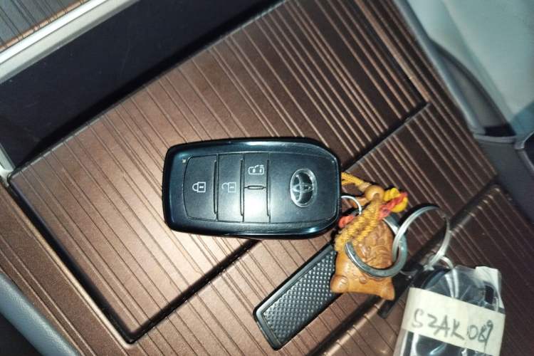 Used Toyota SIENNA 2024 2.5L Hybrid Comfort Edition Vehicle Key