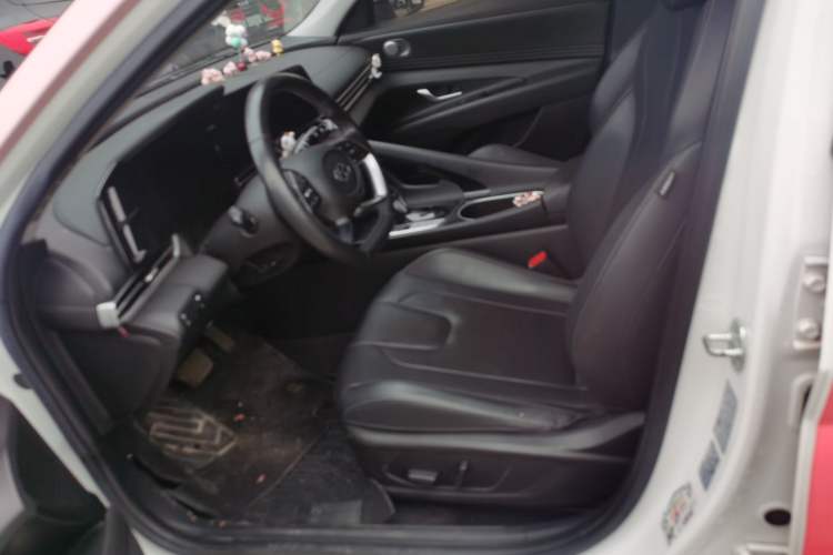 Used Hyundai Elantra 2021 1.5L CVT LUX Prestige Edition Left Front Seat