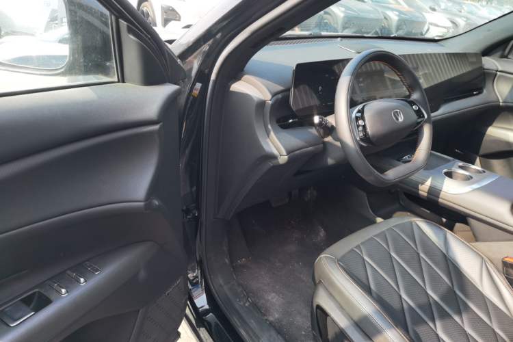 Used CHANGAN CS75 PLUS 2025 4th Generation UItra 2.0T New Blue Whale Smart Intelligent Powertrain Version
