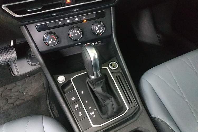 Used Volkswagen Lavida 2024 1.5L Automatic Starry Sky 5 Million Edition Gear Lever