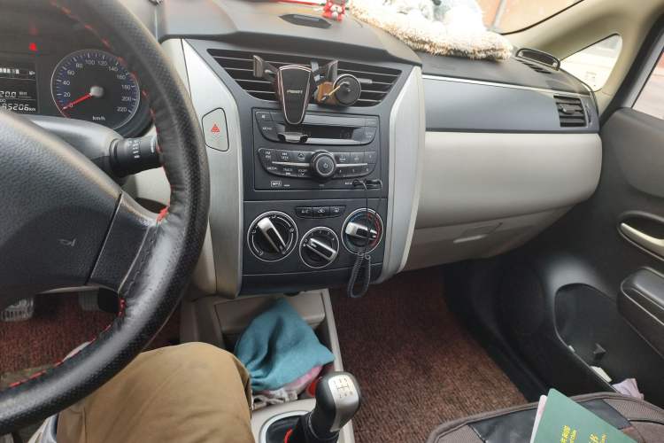 Used Venucia R50 2015 1.6L Manual Fashion Edition Audio And AC Panel