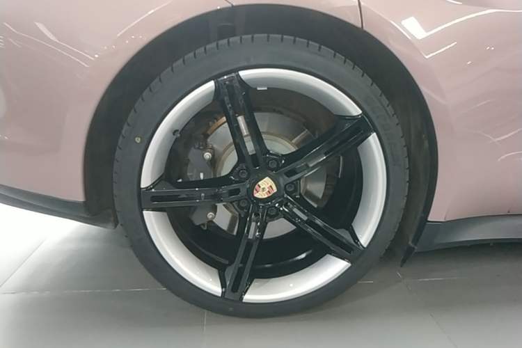 Used Porsche Taycan 2022 Taycan Right Rear Wheel Hub