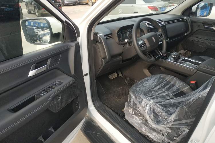 Used JMC DaDao 2024 All-Purpose Model 2.3T Diesel Automatic 4x4 Comfort Edition with Flat Cargo Bed
