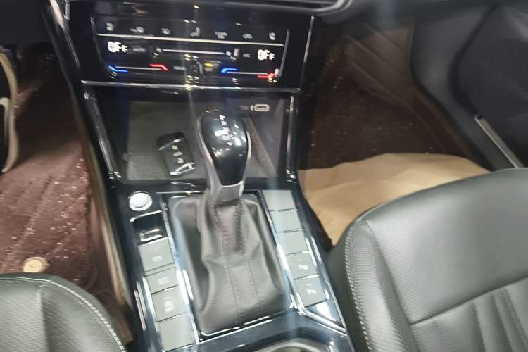 Used Volkswagen Passat 2022 330TSI Starry Luxury Edition Gear Lever