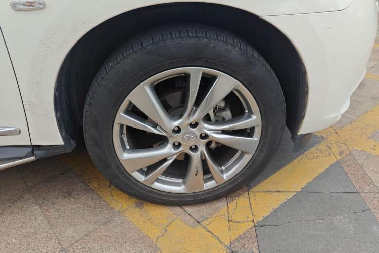 Used Infiniti QX60 2014 2.5 S/C Hybrid Two-Wheel Drive Excellence Edition Right Front Wheel Hub