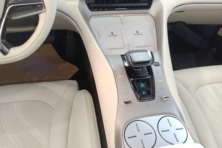 Used Denza N7 2025 630 All-Wheel Drive Intelligent Driving Dual-Laser Flagship Edition Gear Lever