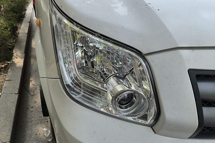 Used Foton Toano 2023 2.8T Manual Jixiang Van Extended Wheelbase Ultra-High Roof with Rear Dual Tires 3-Seater