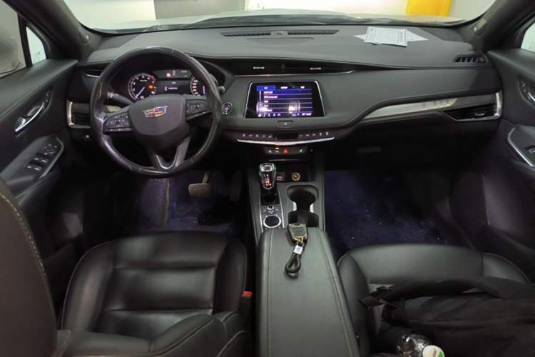 Used Cadillac XT4 2018 28T Two-Wheel Drive Leading Version Center Console