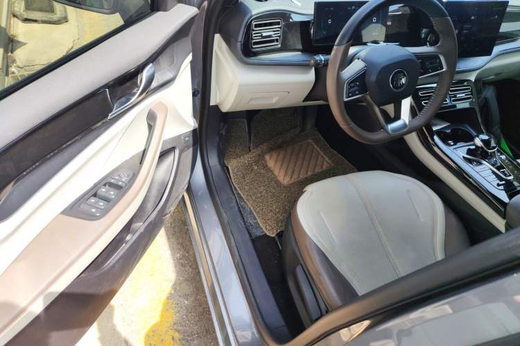 Used BYD Qin PLUS 2024 HONOR Edition DM-i 55KM Leading Model Driver Seat