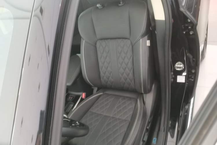 Used Mitsubishi Outlander 2021 2.0L Two-Wheel Drive Comfort Edition 7 Seats
