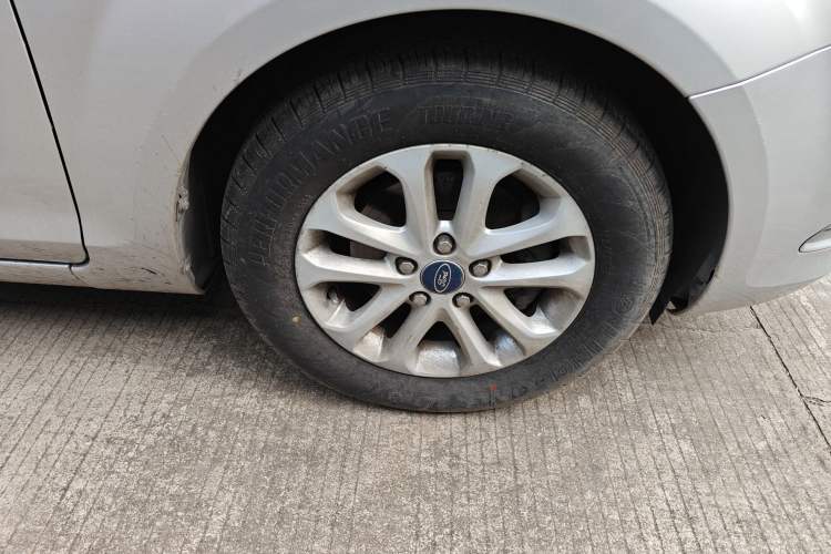 Used Ford Focus 2013 Sedan Classic 1.8L Manual Base Model Right Front Wheel Hub