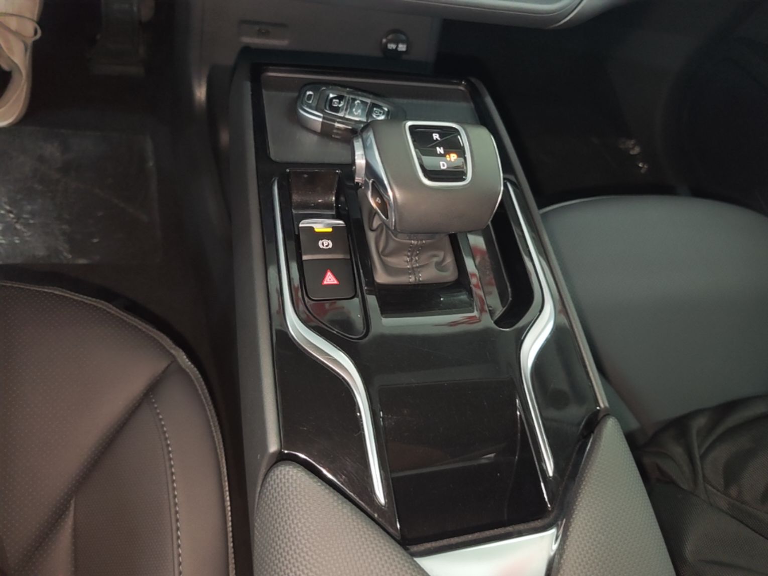 Hongqi E-QM5 2023 Revised Version Basic Travel Edition — снимка 16
