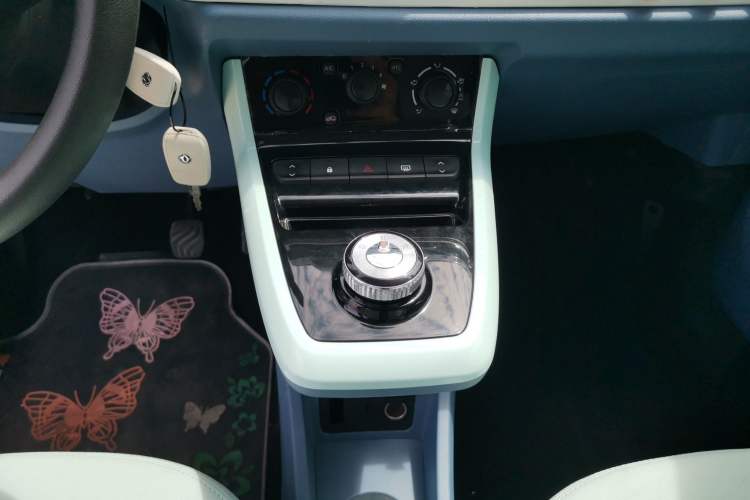 Used Dongfeng NAMMI BOX 2022 Chasing Wind Edition 331 km Standard Model Gear Lever