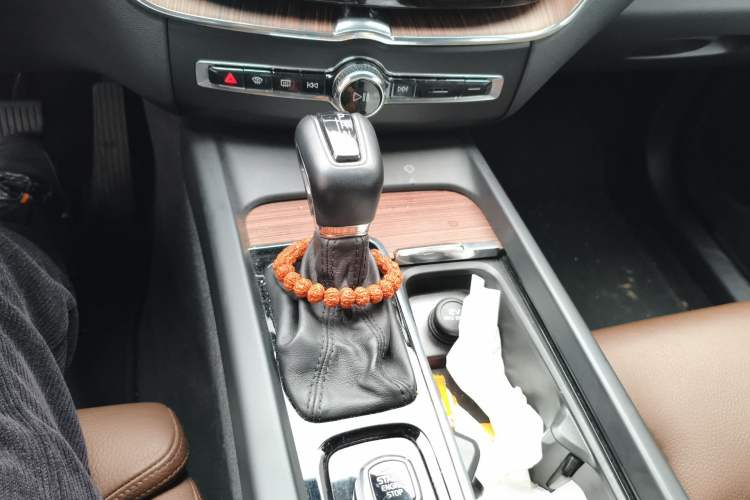 Used Volvo XC60 2021 T5 4x4 Smart Luxury Edition Gear Lever