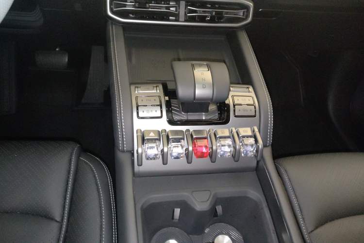 Used Formula Leopard Titanium 3 2025 501KM All-Wheel Drive Intelligent Driving Ultra Version
