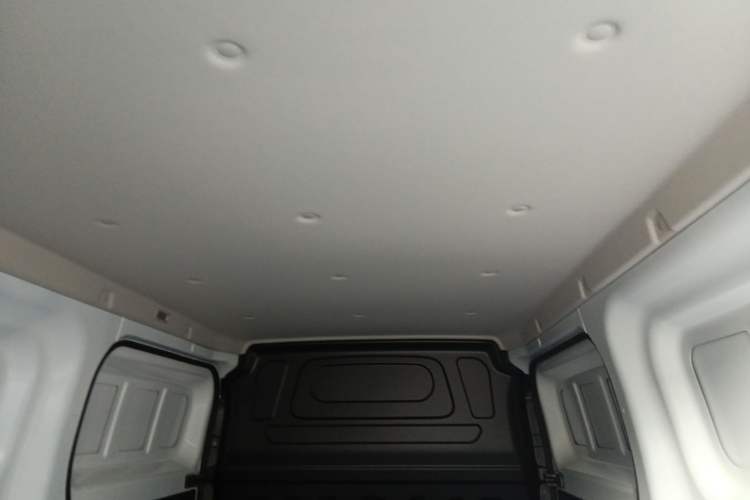 Used Ruichi EC75 2025 Model Passenger Vehicle Smart Driving Edition Pioneer I 41.5 kWh
