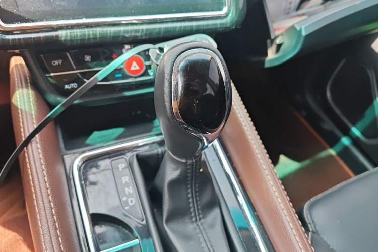 Used SWM X7 2017 1.5T Automatic Smart Enjoyment Version 7 Seats Gear Lever