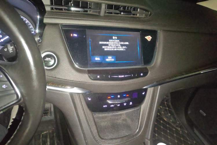 Used Cadillac XT5 2018 25T Luxury Model Audio And AC Panel