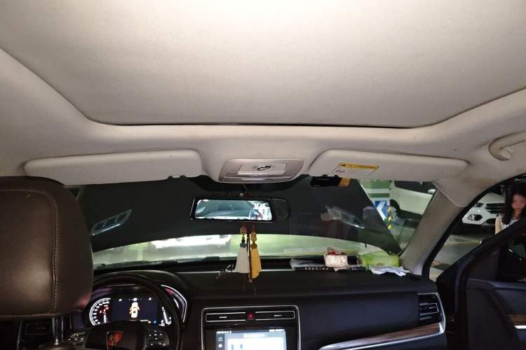 Used Roewe RX8 2018 30T Smart Connectivity Two-Wheel Drive Flagship Edition
