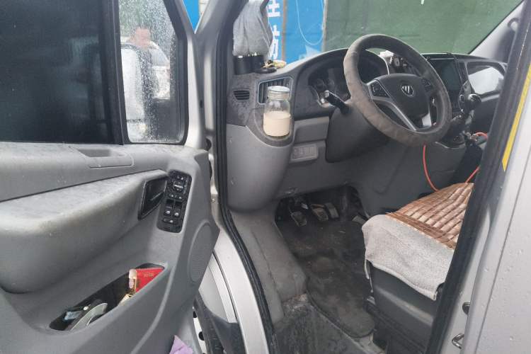 Used Foton Toano 2023 Joy Elephant Multi-Function 2.0T Manual Long-Wheelbase Mid-Roof Model with Single Rear Tire Available in 5/6/7/9-Seater Configurations