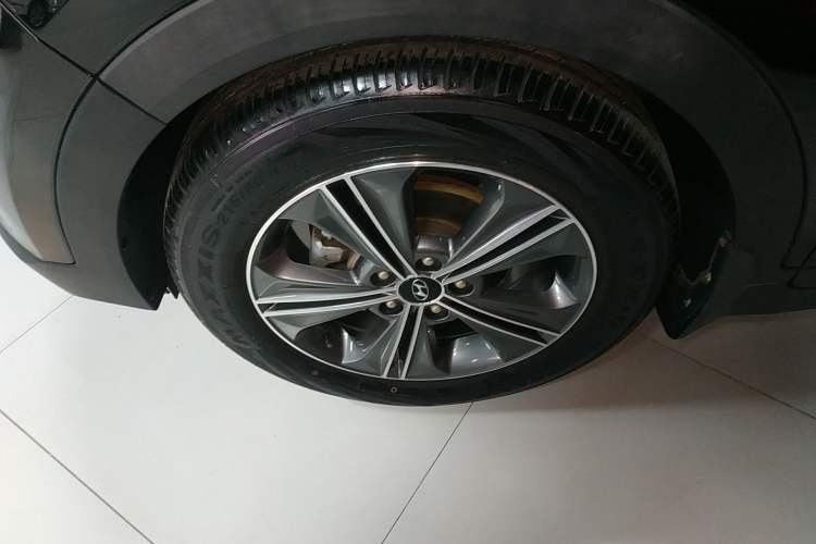 Used Hyundai ix25 2015 1.6L Automatic Two-Wheel-Drive Deluxe DLX Model