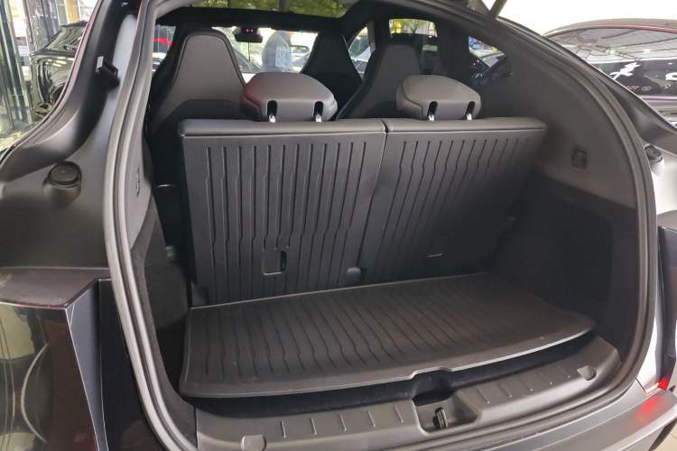 Used Tesla Model Y L 2025 Model Long-Range All-Wheel-Drive Version
