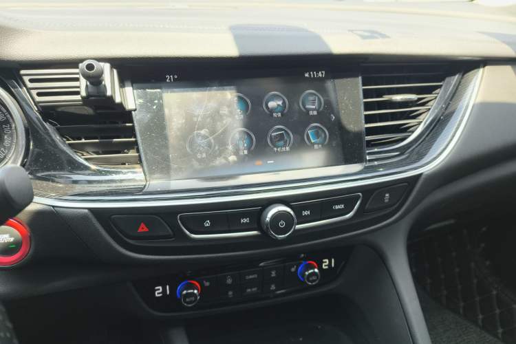 Used Buick Regal 2017 20T Elite Edition Audio And AC Panel