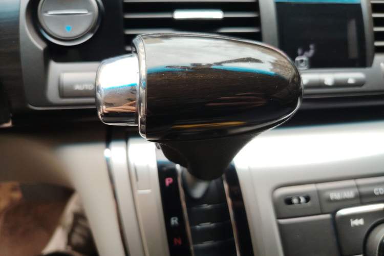 Used Honda Elysion 2012 2.4L VTi-S Prestige Edition Gear Lever