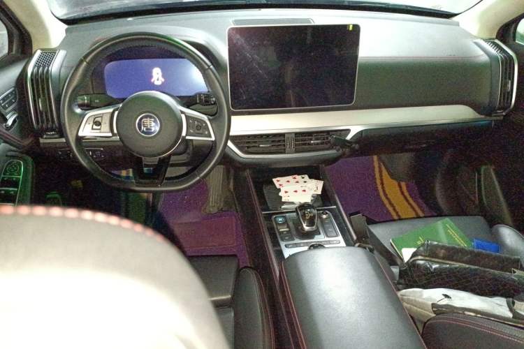 Used BYD Tang New Energy 2018 DM 2.0T All-Wheel Drive Smart Connect Elite 7-Seater China V Emission Standard Center Console