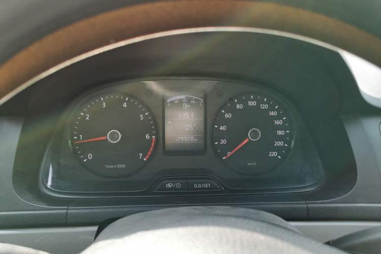 Used Volkswagen Lavida 2013 1.6L Manual Fashion Edition