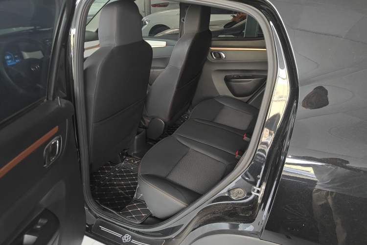 Used Dongfeng NAMMI BOX 2022 Revised Light Wind Edition 201 km Standard Version
