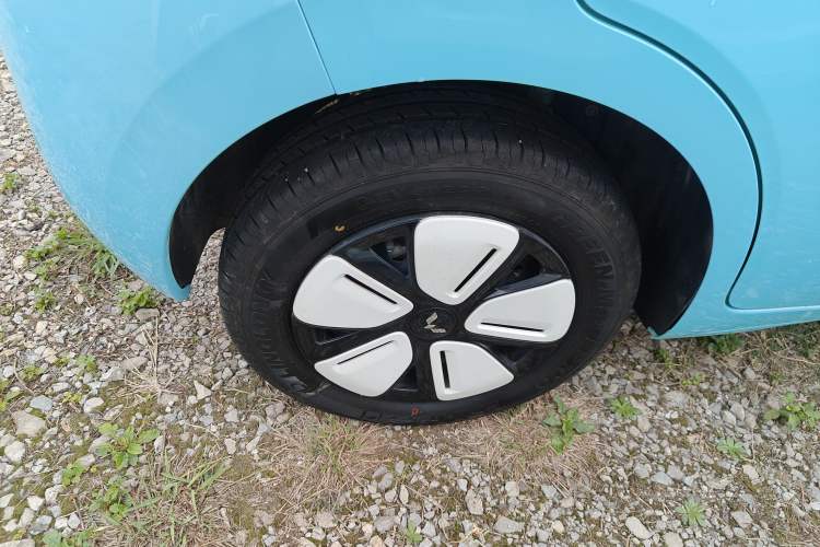 Used Wuling Hongguang MINIEV 2025 Four-Door Version Premium Edition Exterior 5