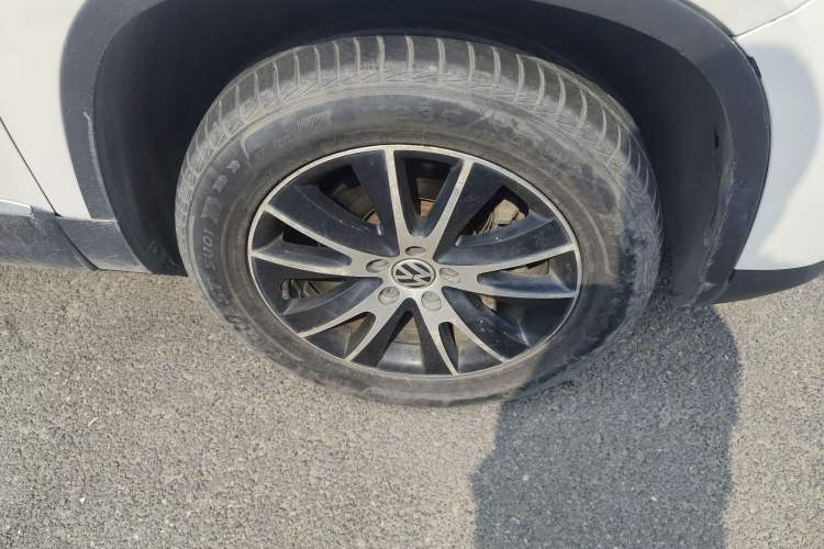 Used Volkswagen Tiguan 2015 1.8TSI Automatic All-Wheel-Drive Luxury Model Right Front Wheel Hub