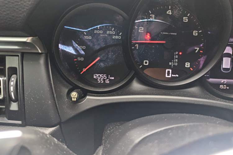 Used Porsche Macan 2018 Macan 2.0T Odometer Close Up