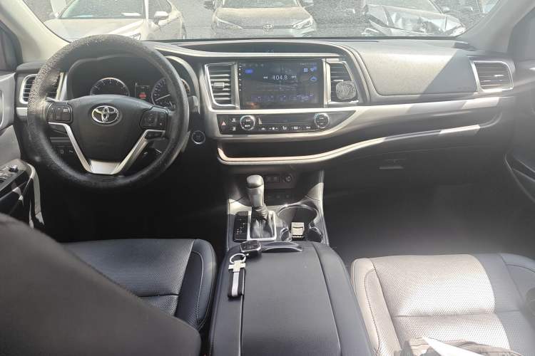 Used Toyota Highlander 2018 2.0T Four-Wheel Drive Prestige Version 7 Seats China VI Standard Center Console