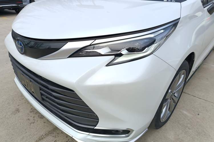 Used Toyota Sienna 2021 2.5L Hybrid Premium Edition
