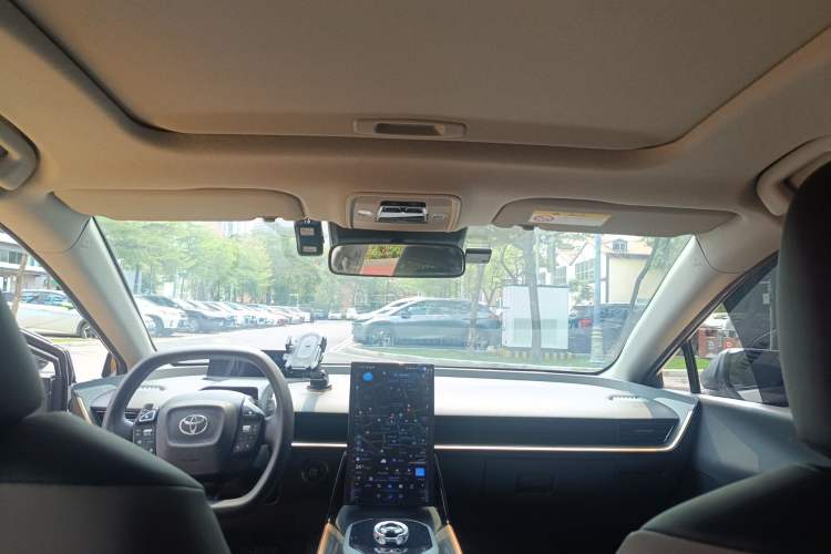 Used Toyota bZ3 2023 517 km Elite PRO Headliner