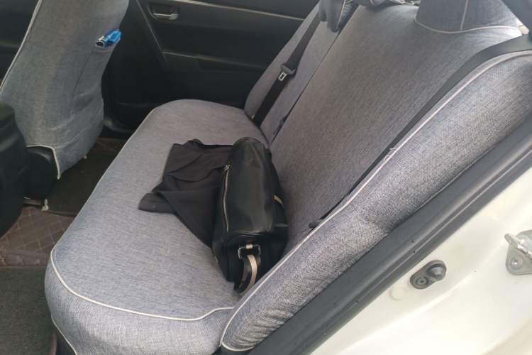 Used Toyota Levin 2016 Dual-Engine 1.8H GS E-CVT Elite Model with Sunroof