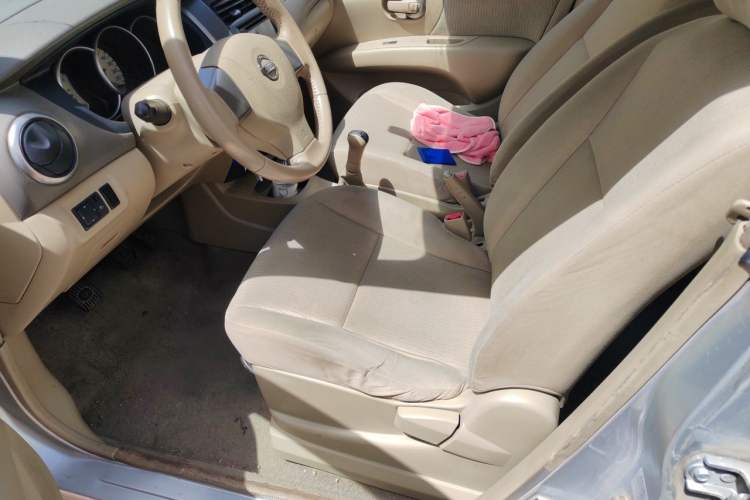 Used Nissan Livina 2009 1.6L Manual All-Around Model