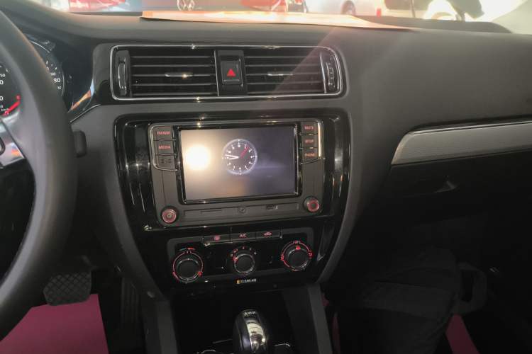 Used Volkswagen Sagitar 2017 230TSI Automatic Comfort Version
