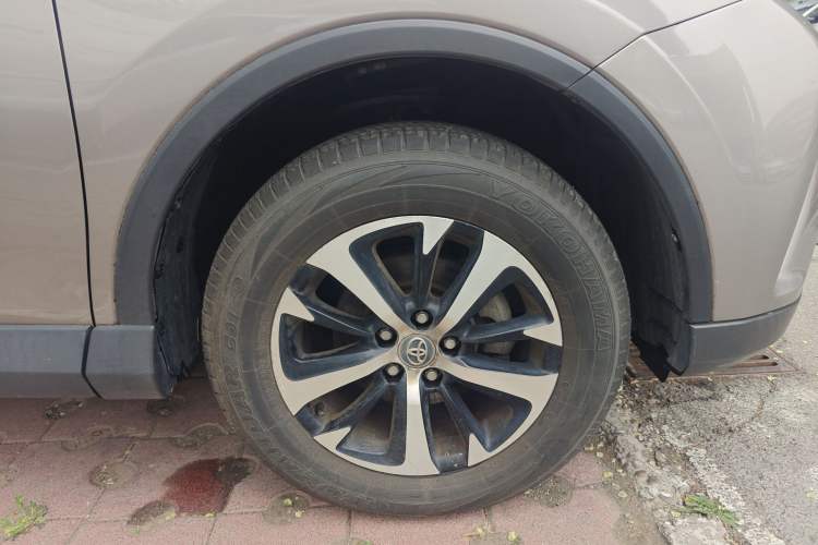 Used Toyota RAV4 2016 2.0L CVT Two-Wheel Drive Smart Edition China V Standard Right Front Wheel Hub