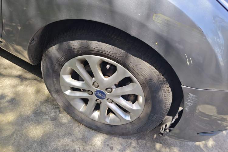 Used Ford Focus 2011 Sedan 1.8L Automatic Fashion Edition
