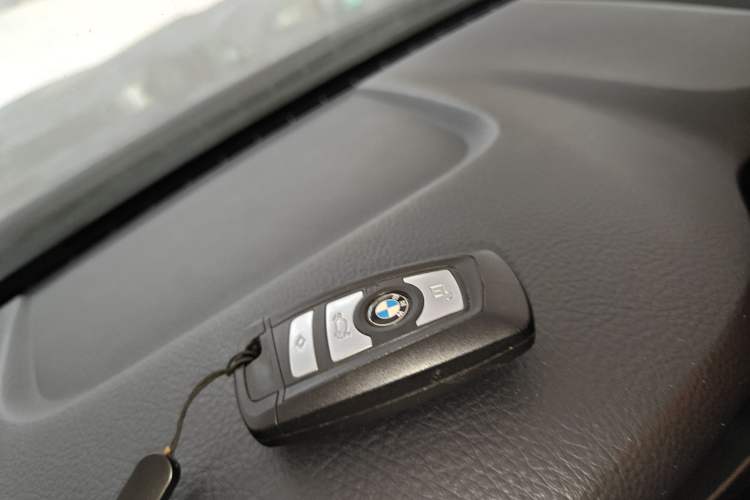 Used BMW 5 Series 2014 520Li Elegant Model
