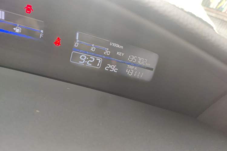 Used Honda Jade 2014 1.8L CVT Luxury Edition 5 seats Odometer Close Up