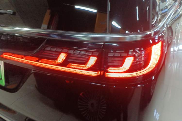 Used VOYAH Dream 2025 PHEV Four-Wheel Drive Prestige Kunpeng Edition