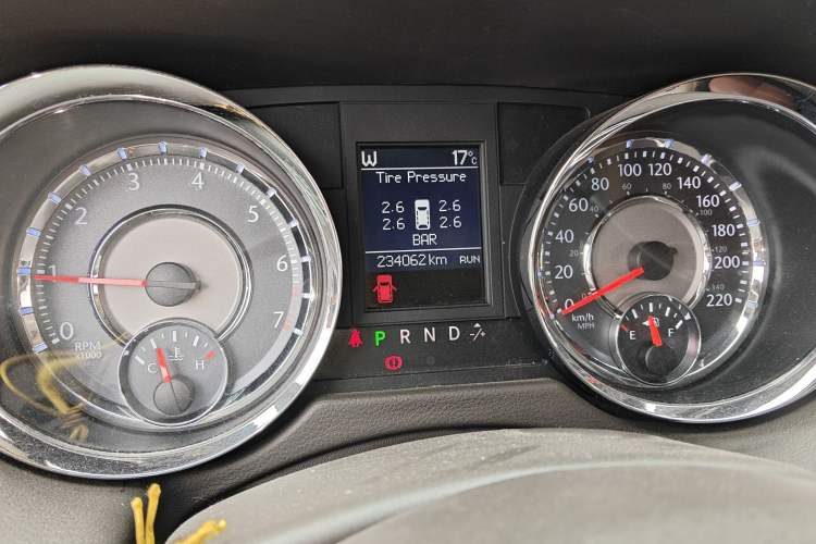 Used Chrysler Grand Voyager 2013 3.6L Luxury Edition Instrument Cluster