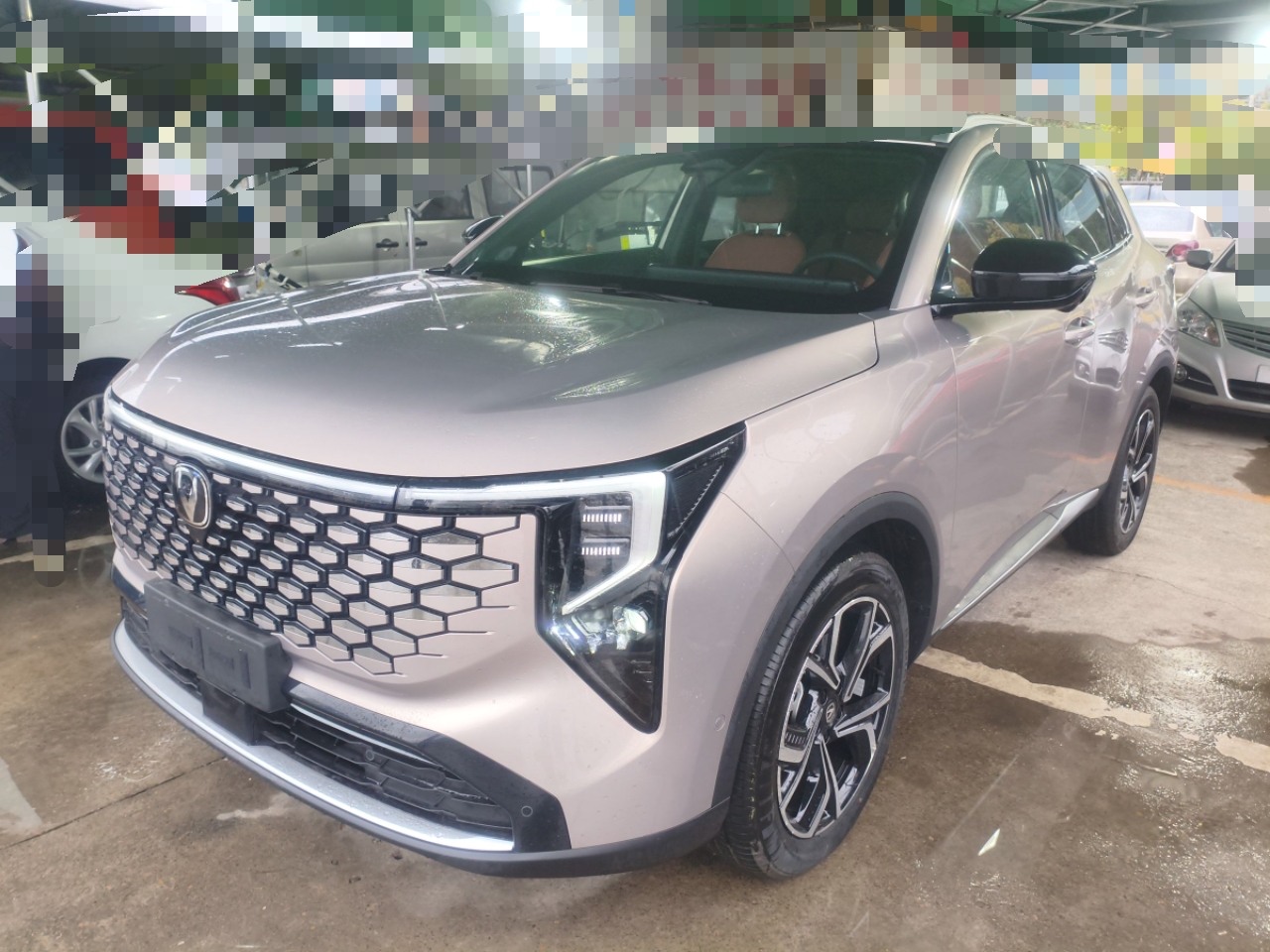 Под передней частью автомобиля